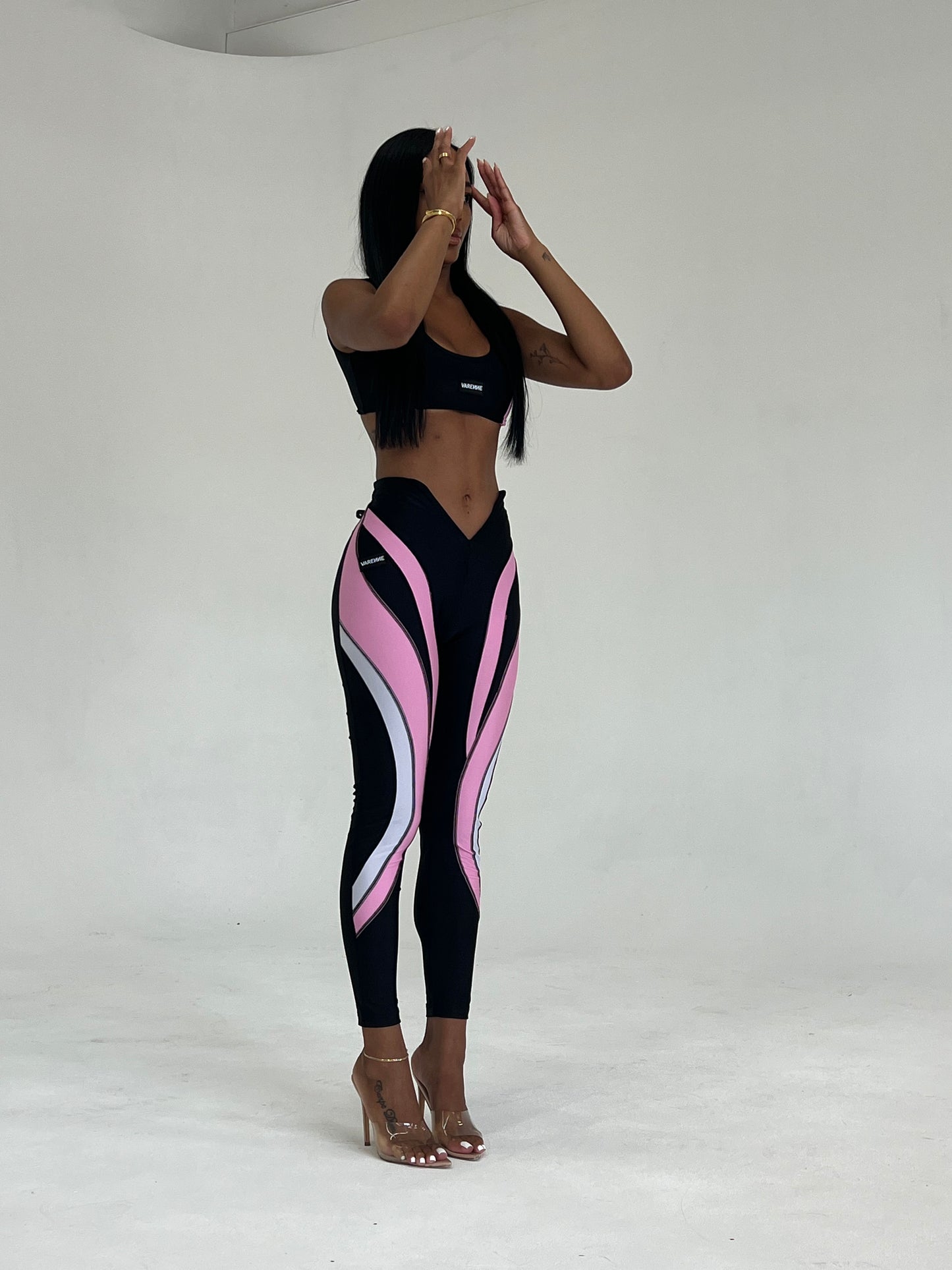 Leggings rosas con corte en V